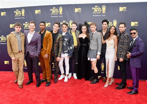 cast of thirteen reasons why